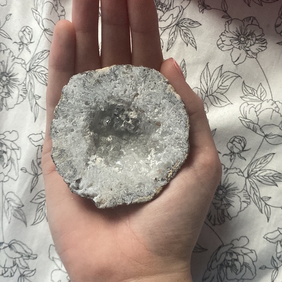 Small Circular Geode - Picture 3 of 3